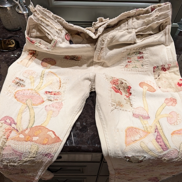 Magnolia Pearl mushroom miners - Picture 8 of 9